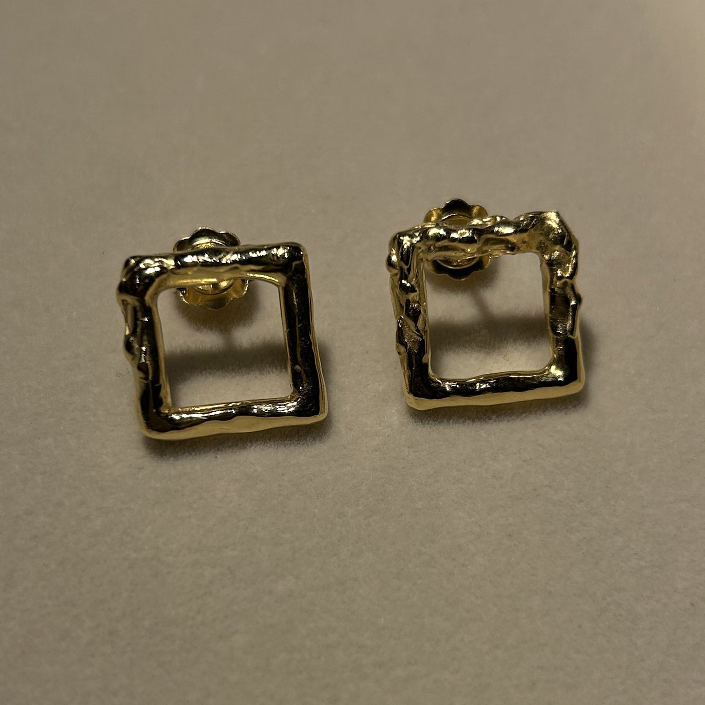 Boucles d'oreilles Tholéite carré