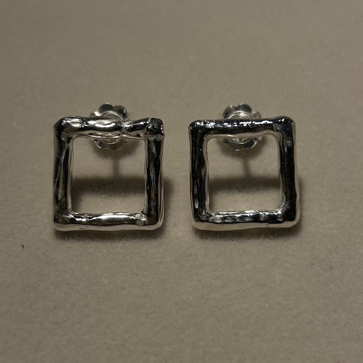 Boucles d'oreilles Tholéite carré