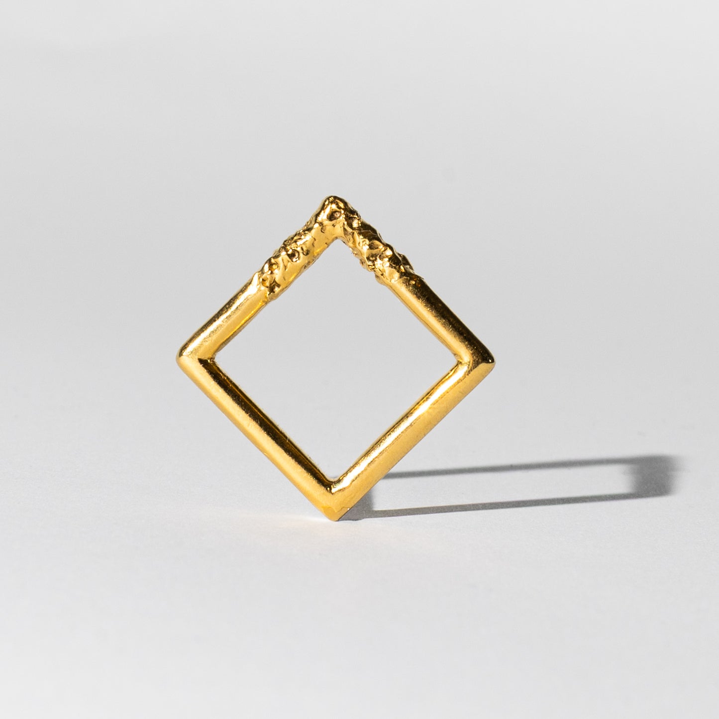 Bague Tholéite anneau carré